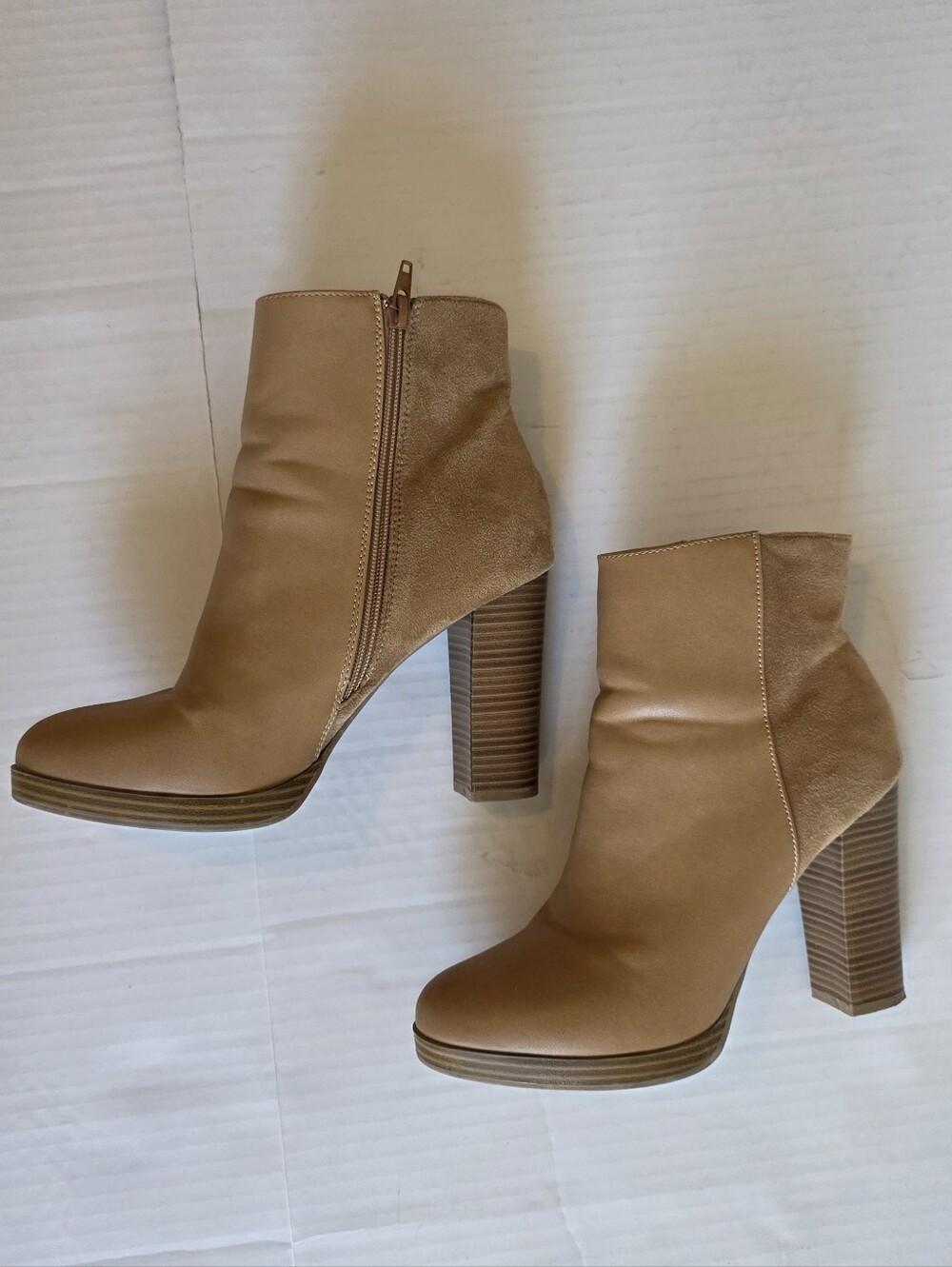 Camel Ankle Boots Leather Suede Chunky Heel side Zipper Minimalist Fall chic 8